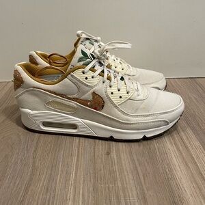 Nike Air Max 90 SE Sail Cork Athletic Shoe Womens US 9 DD0384-100 White Fabric